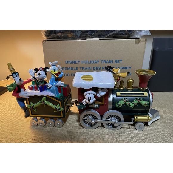 Avon Disney Holiday 2015 Train Set Mickey Donald Goofy Pluto With Track, Music - Picture 1 of 8